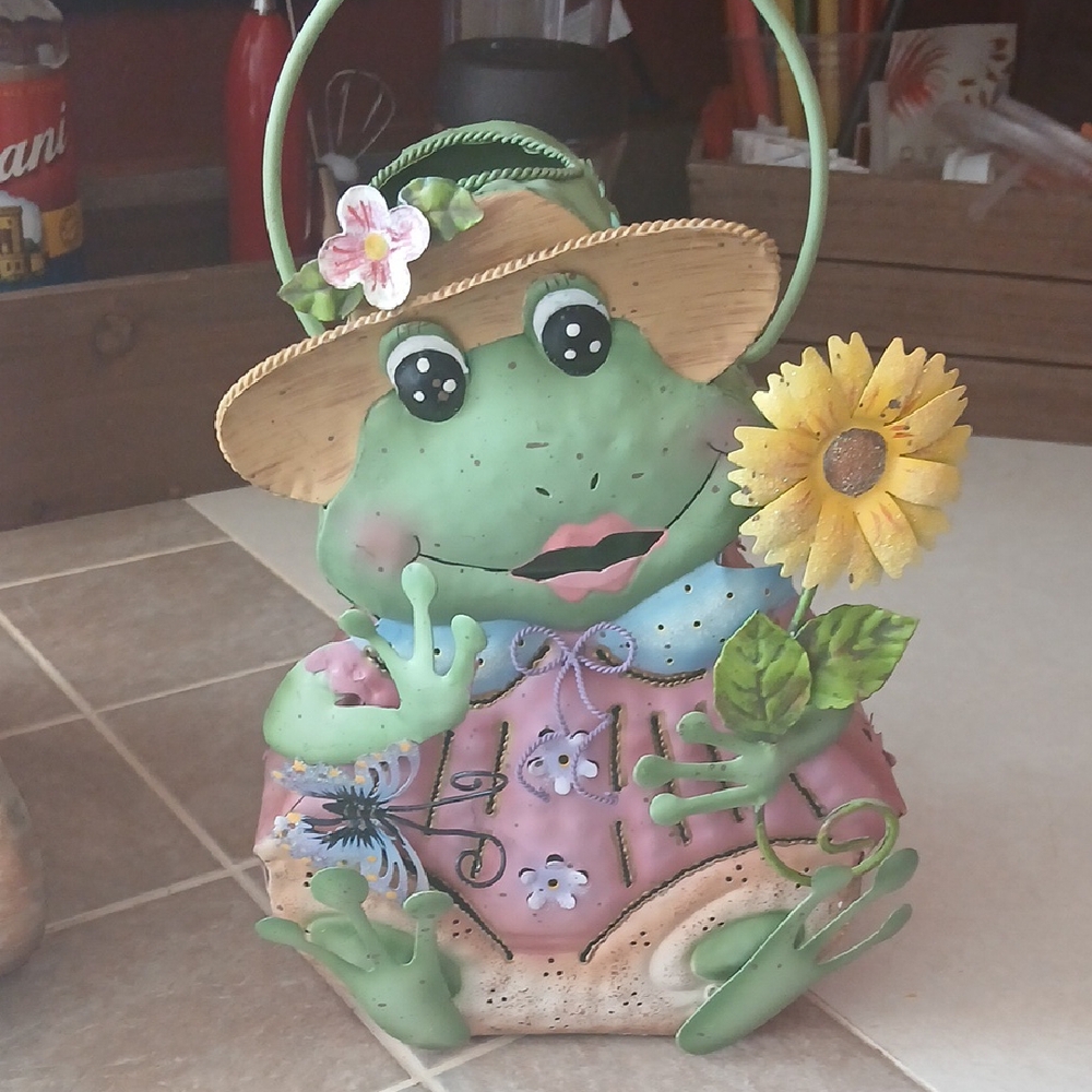 Home Interiors Autumn Bear and Frog Decor with Vibrant Colors - Picture 5 of 6